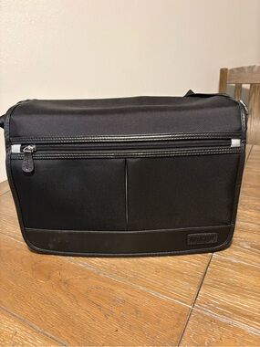 NIKON Model (11914/11914D) Advanced Amateur Bag for DSLR/Tablet “Excellent”